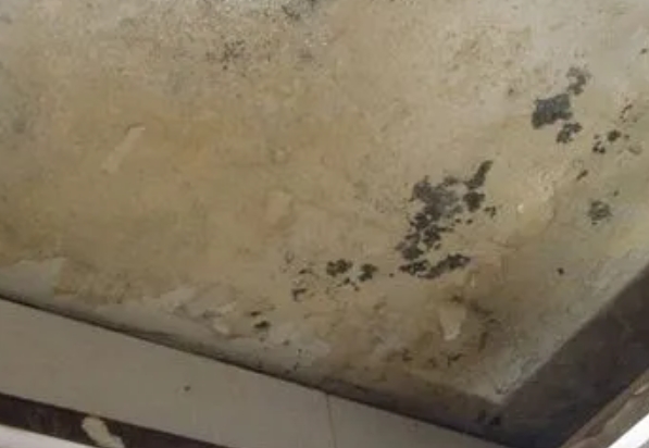 洛龙阳台漏水维修公司分享下洛龙卫生间渗水维修需要注意哪些问题。